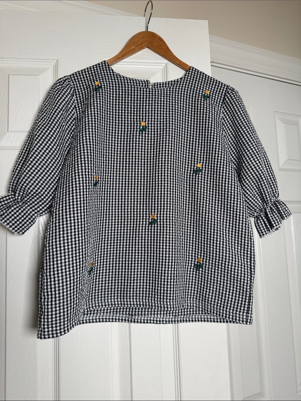 Black & White Gingham Embroidered floral blouse with ruffle balloon sleeves S